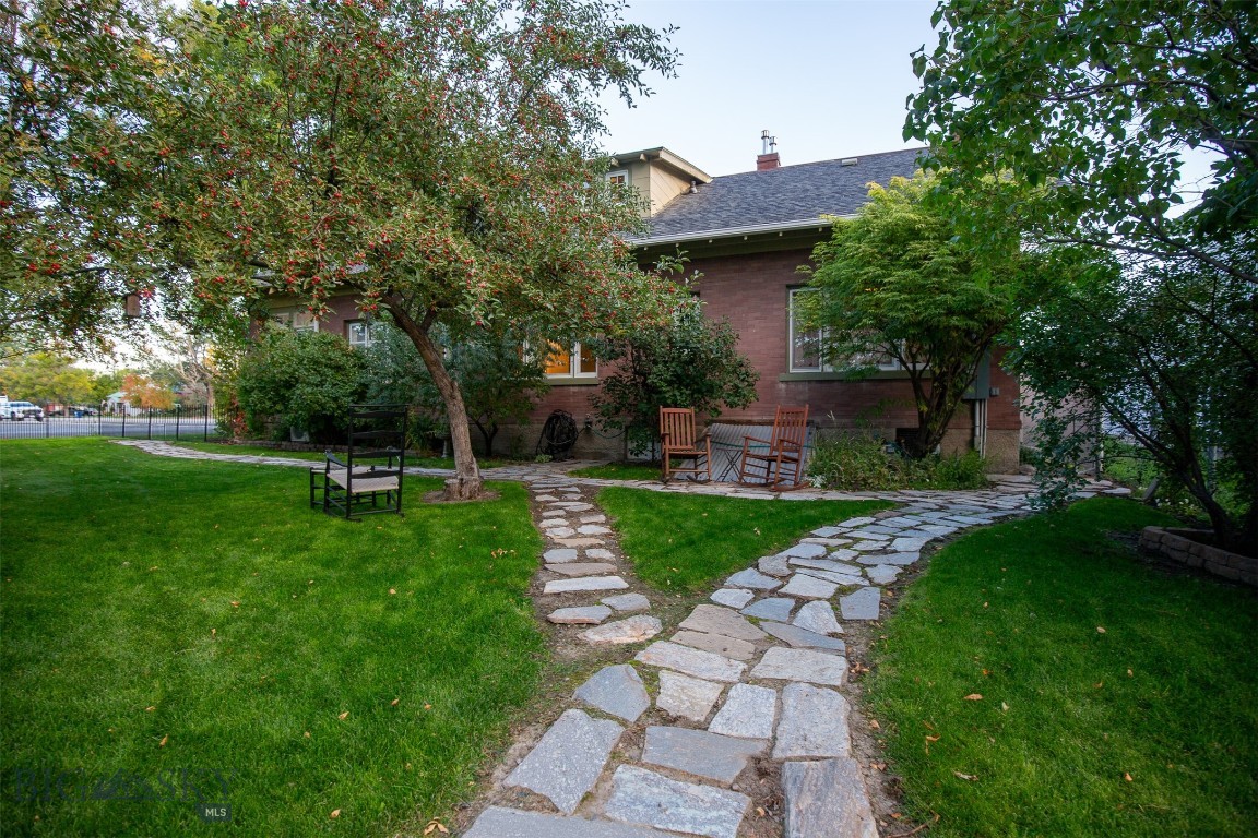 12 N Division St Property Photo 17