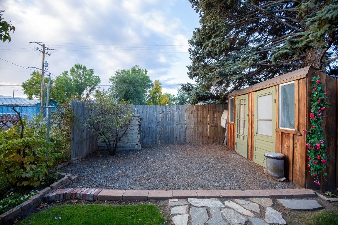 12 N Division St Property Photo 18