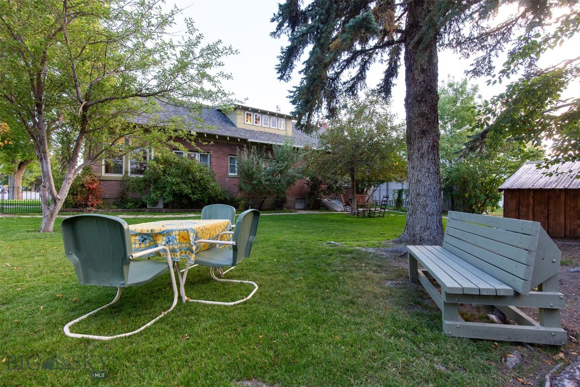 12 N Division St Property Photo 20