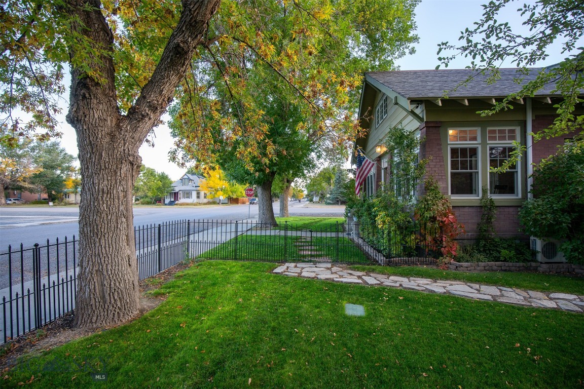 12 N Division St Property Photo 21