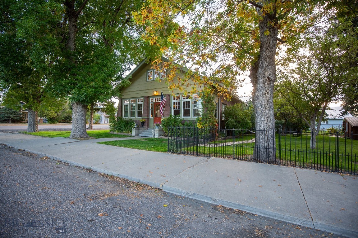 12 N Division St Property Photo 22