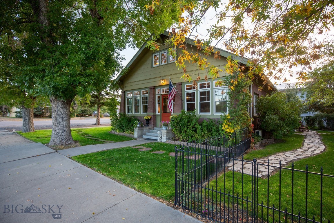 12 N Division St Property Photo 23