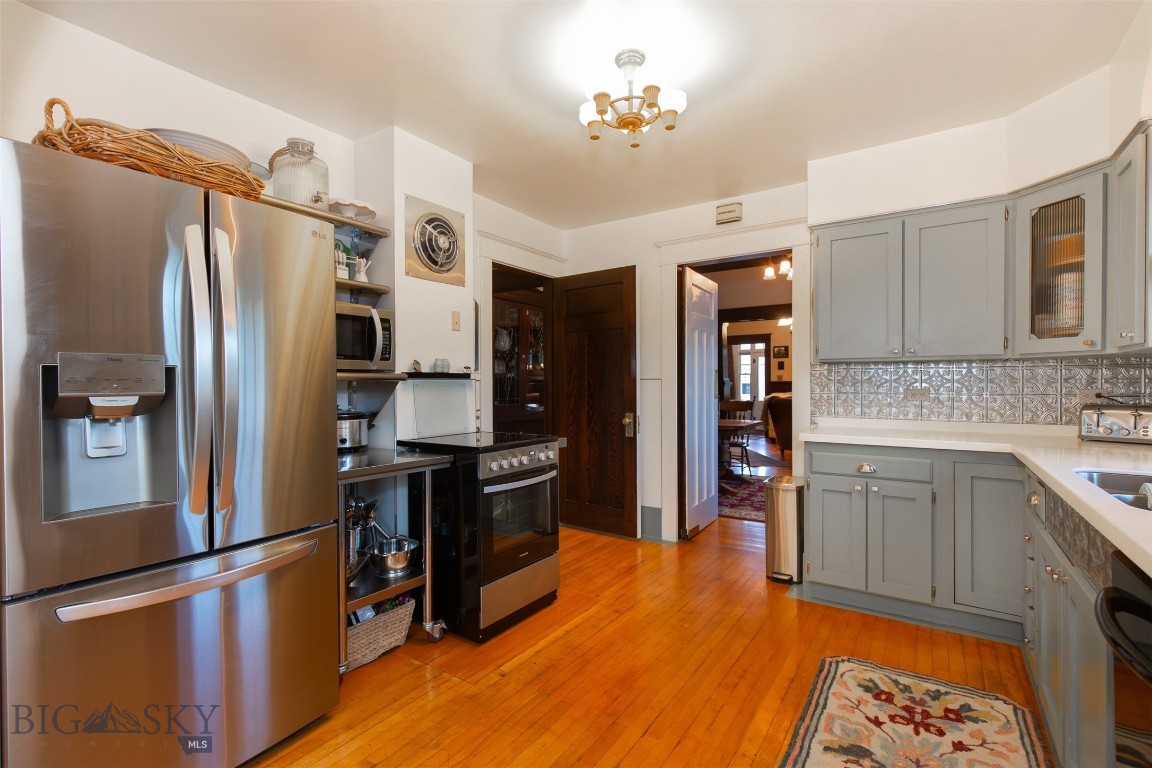 12 N Division St Property Photo 37