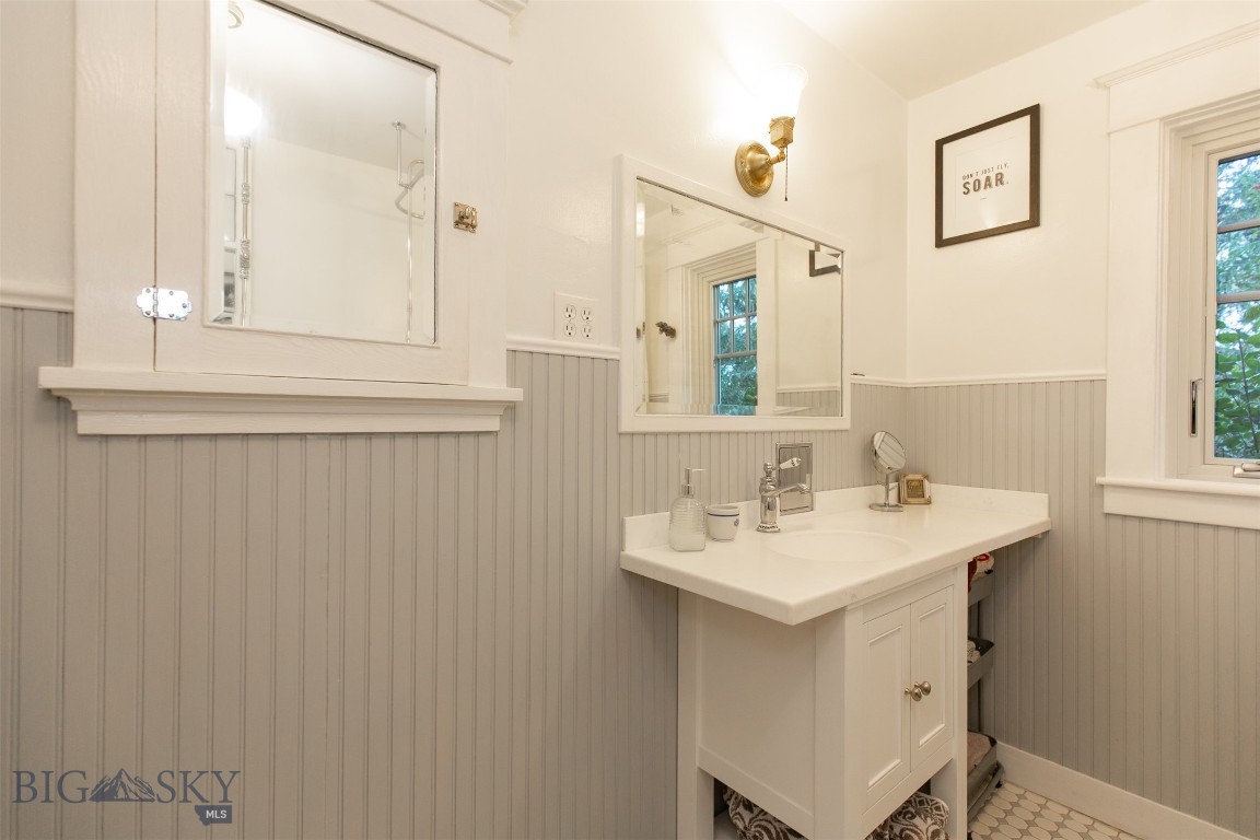 12 N Division St Property Photo 45
