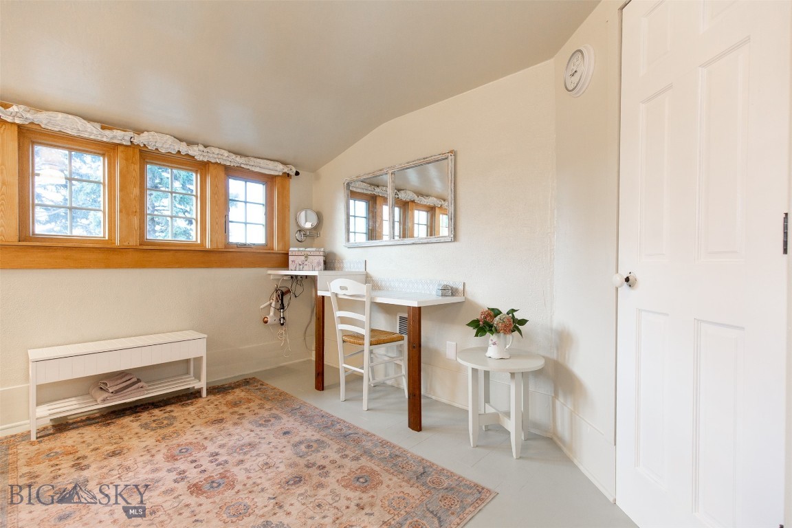 12 N Division St Property Photo 55