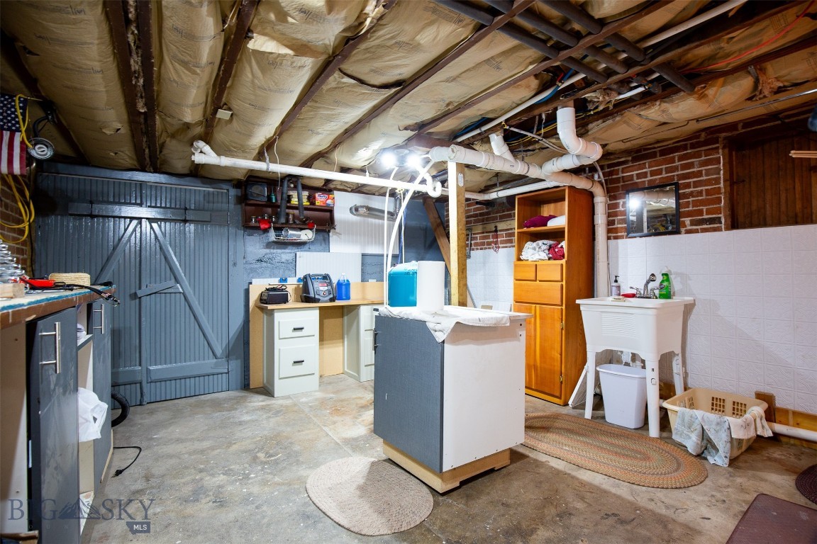 12 N Division St Property Photo 59