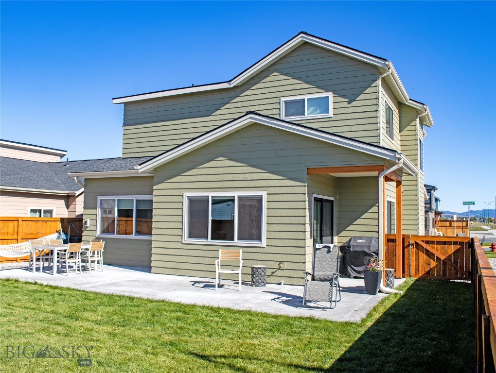 8 N Reliance Ave Property Photo 2