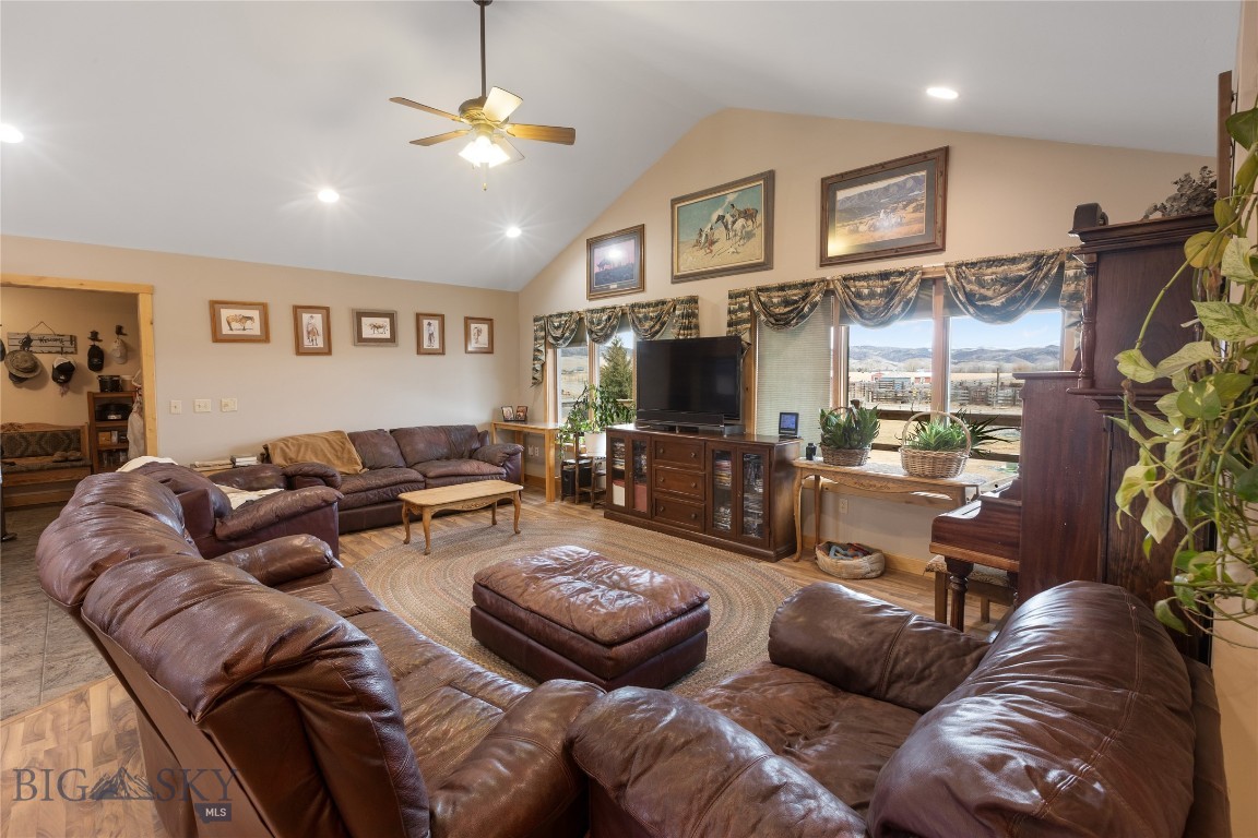380 Albro Lane Property Photo 4