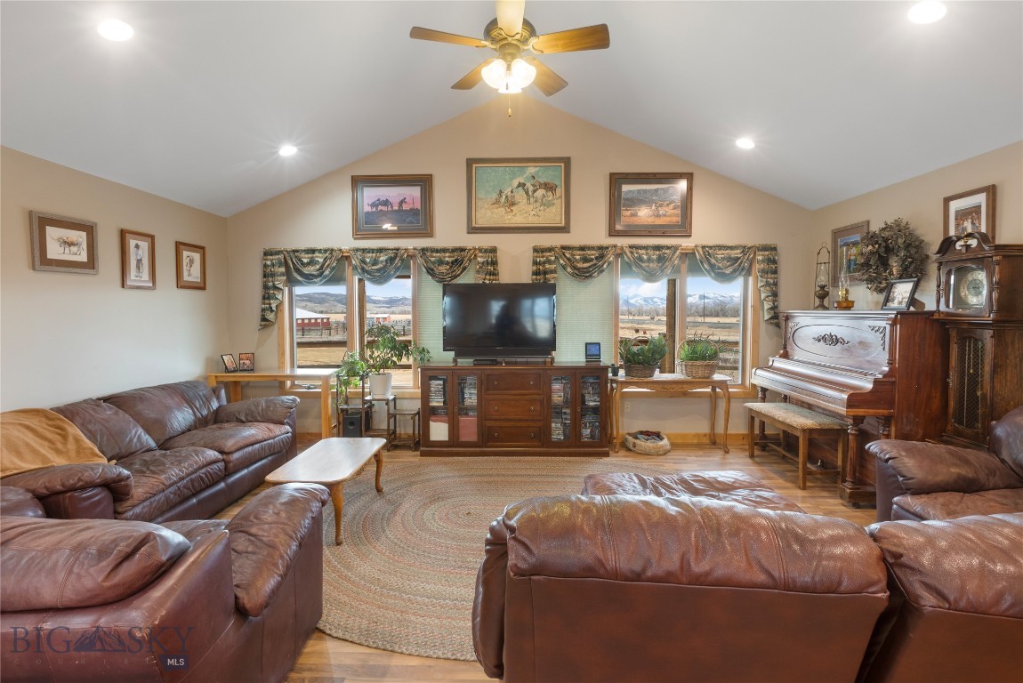 380 Albro Lane Property Photo 6