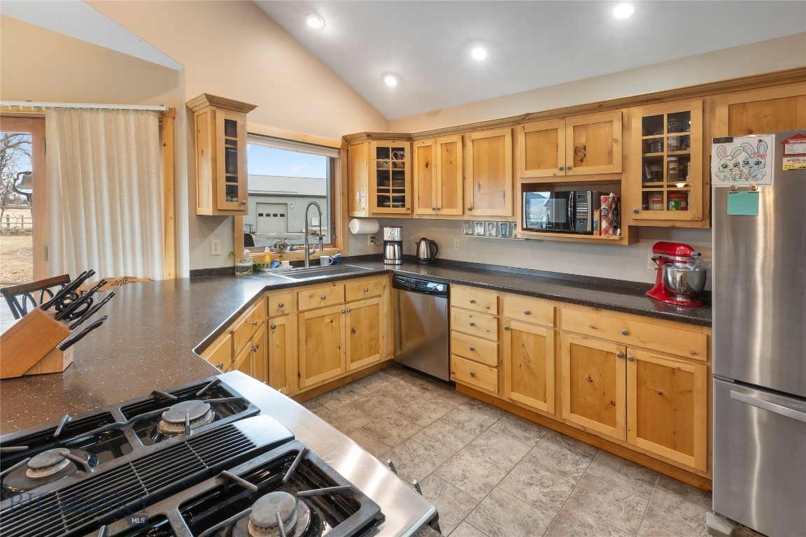 380 Albro Lane Property Photo 8