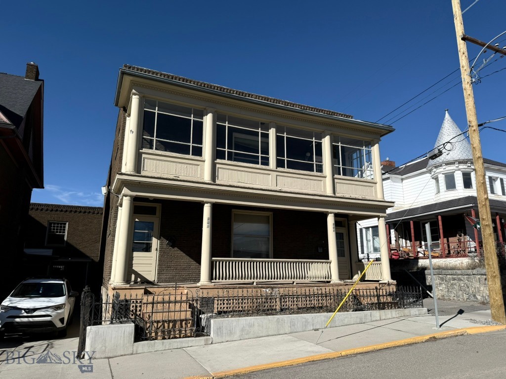 205 N Excelsior Avenue Property Photo 1