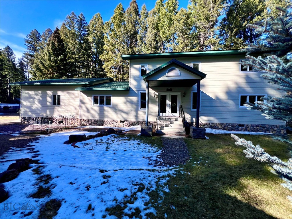 208 4th Property Photo 10