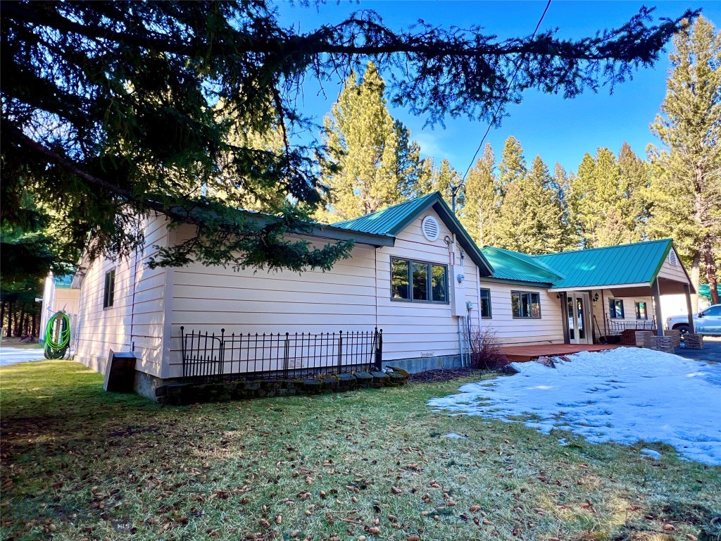 208 4th Property Photo 15