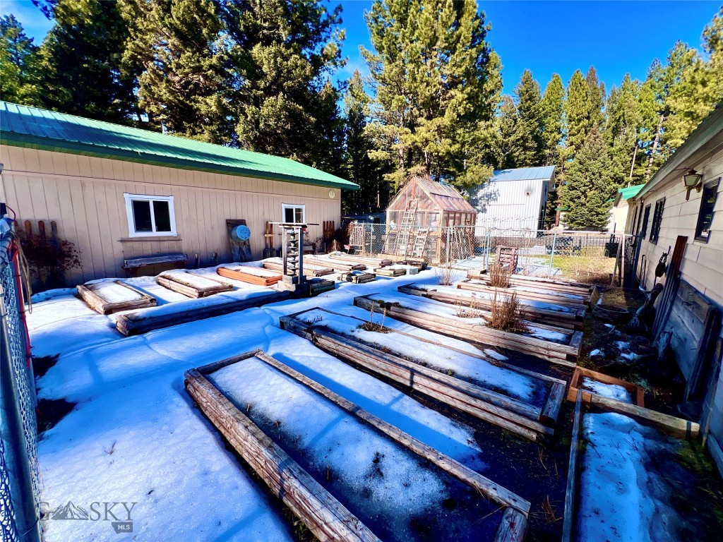 208 4th Property Photo 16