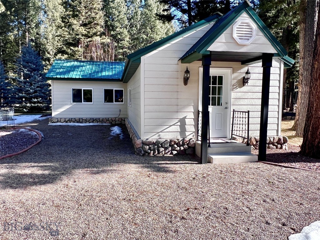 208 4th Property Photo 29