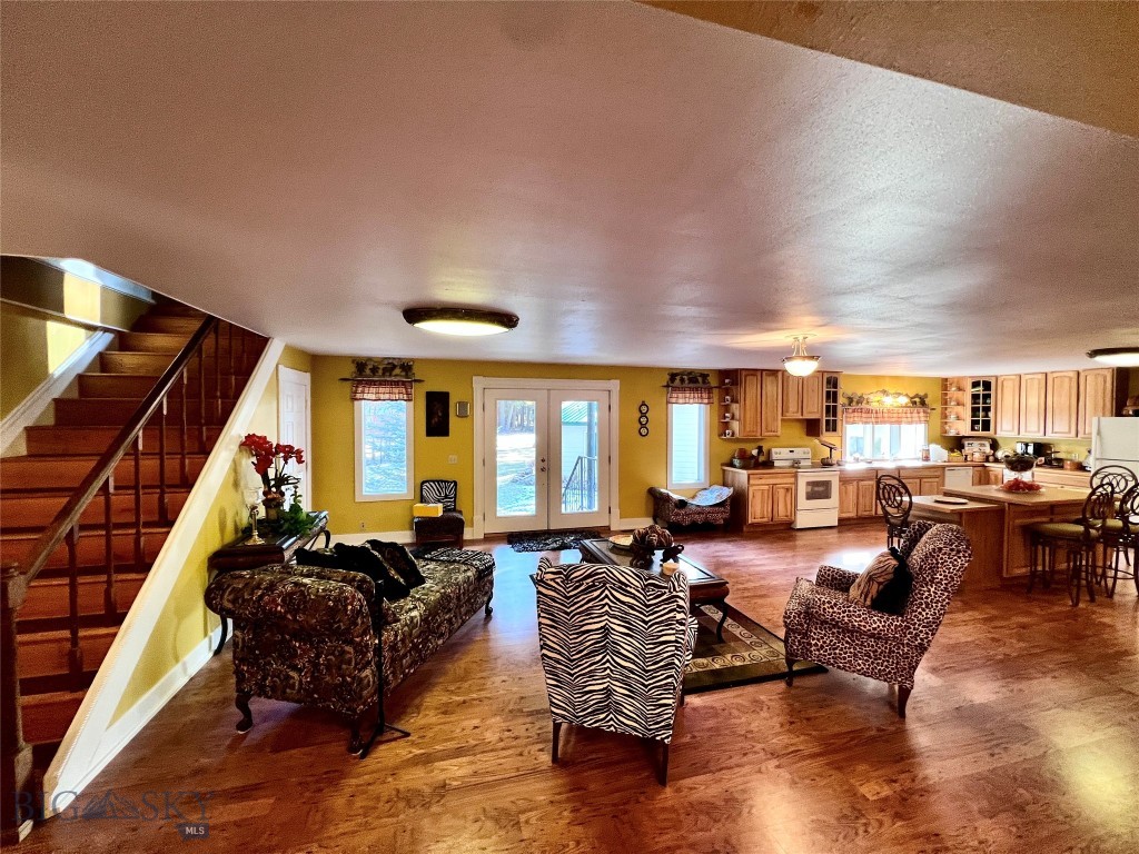 208 4th Property Photo 35