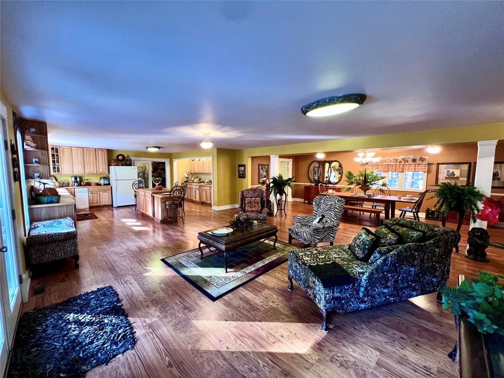 208 4th Property Photo 36