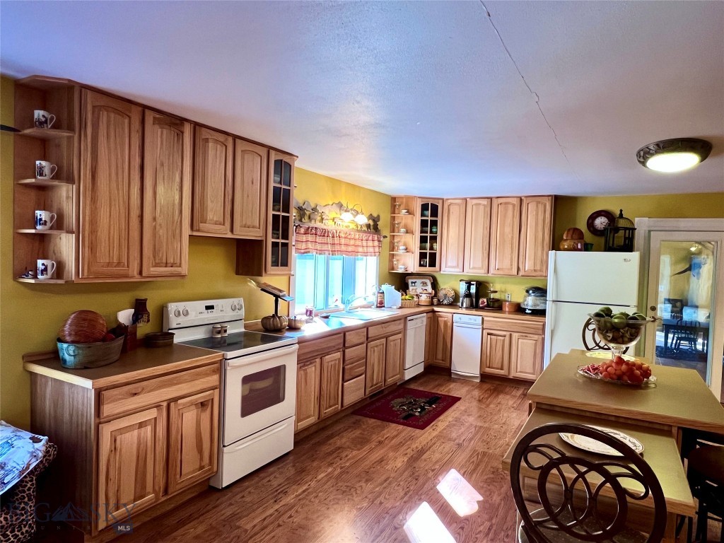 208 4th Property Photo 38