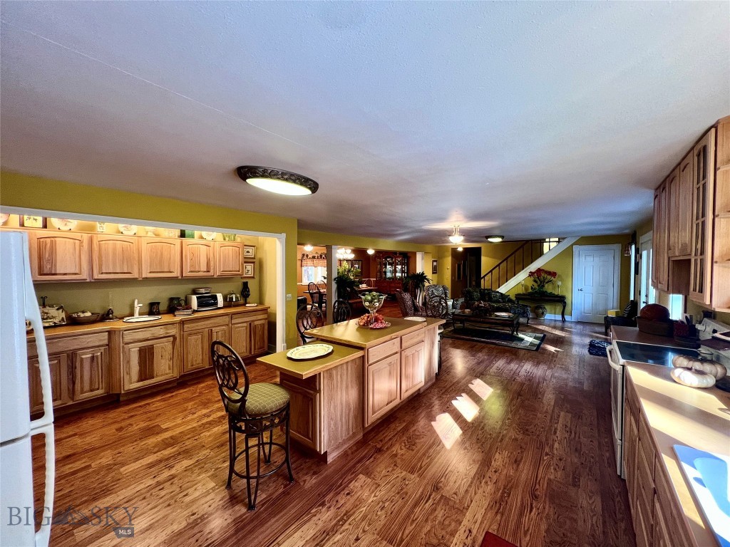 208 4th Property Photo 39