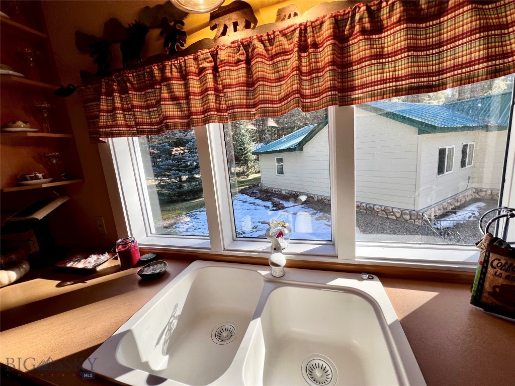 208 4th Property Photo 42