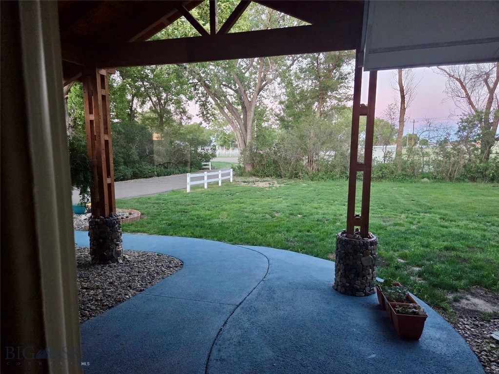 2 Fairgrounds Road Property Photo 5