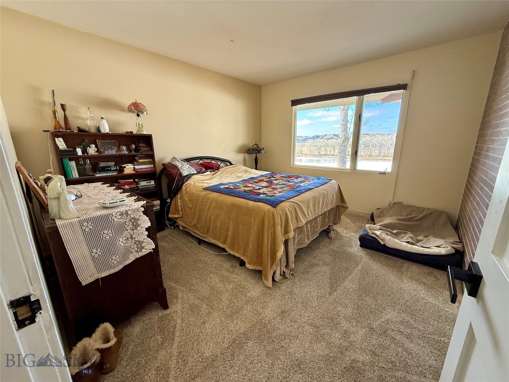2 Fairgrounds Road Property Photo 11