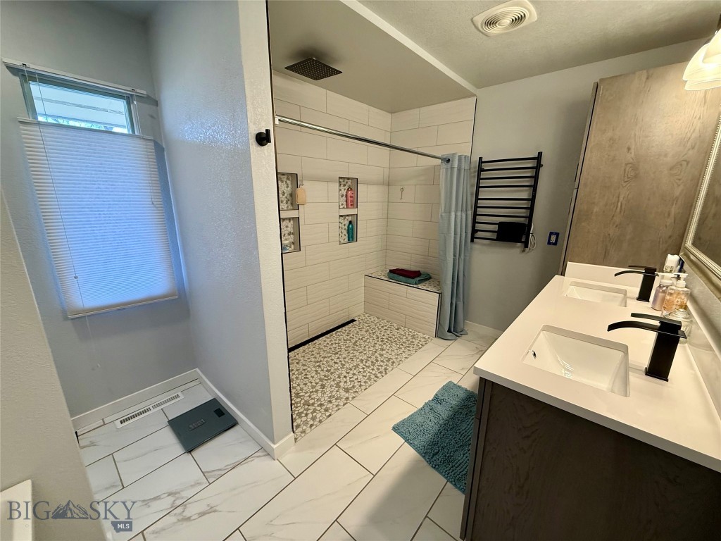 2 Fairgrounds Road Property Photo 14
