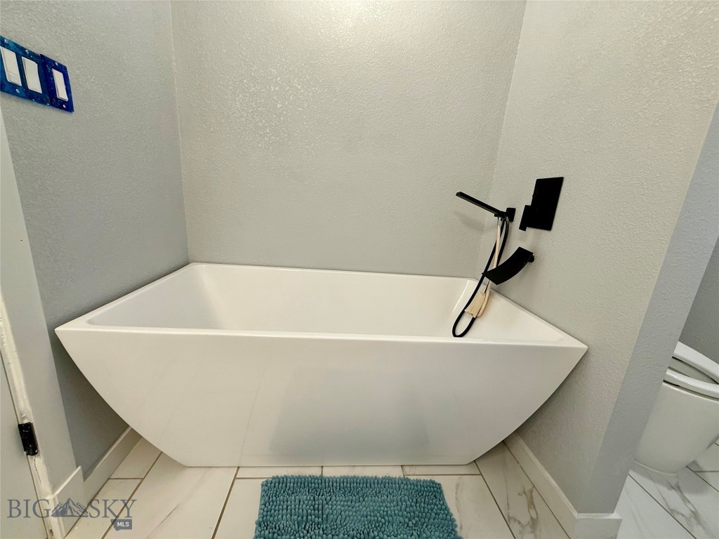 2 Fairgrounds Road Property Photo 16