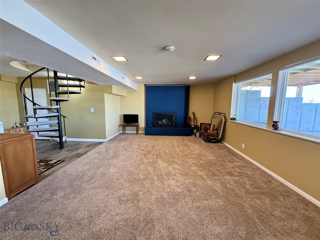 2 Fairgrounds Road Property Photo 40