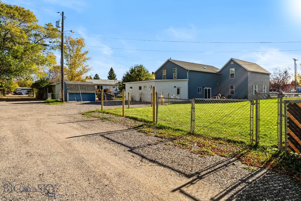 91 E Allison Avenue Property Photo 11