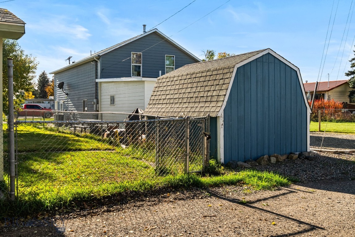 91 E Allison Avenue Property Photo 12