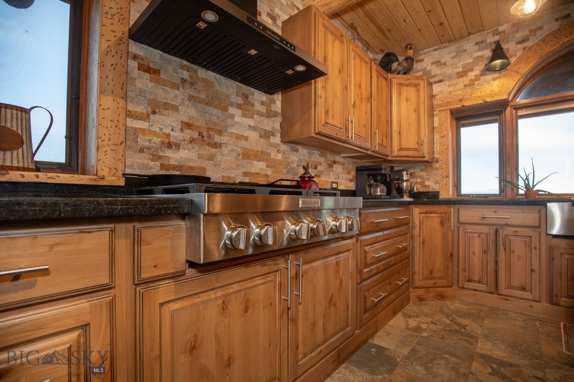 1380 Glacier View Dr Property Photo 3