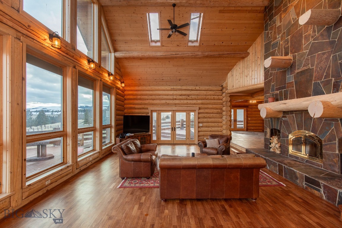 1380 Glacier View Dr Property Photo 5