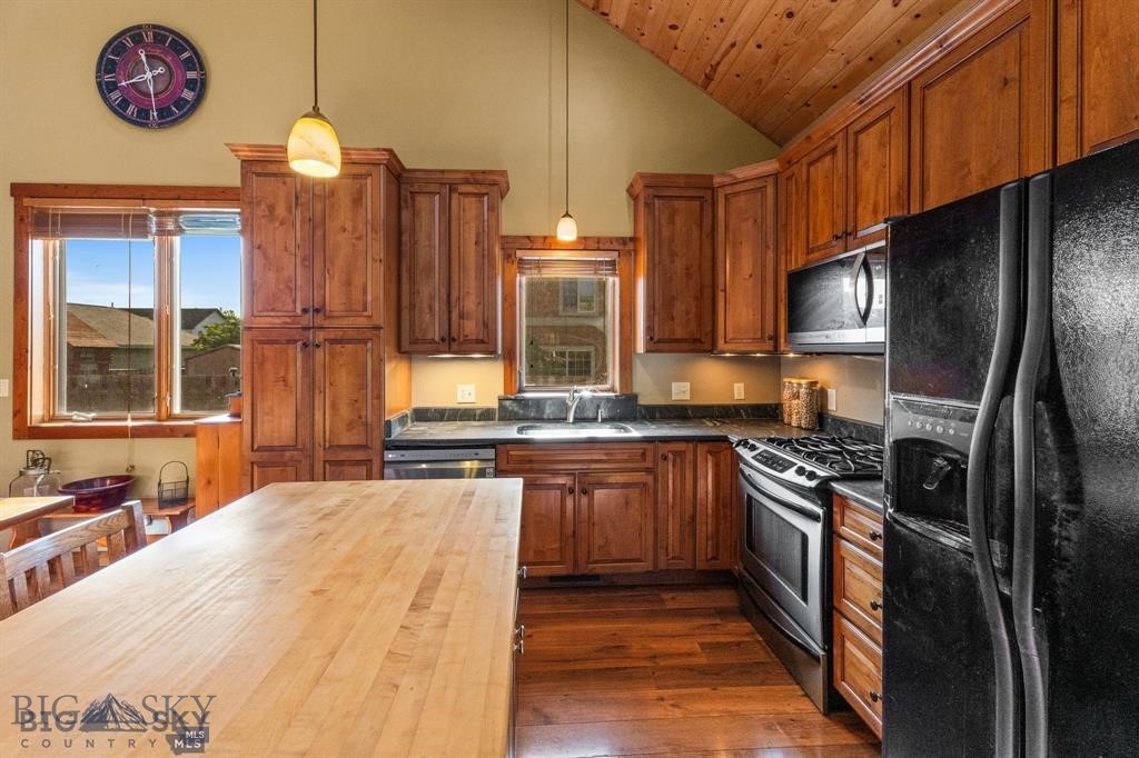 702 Nebula Street Property Photo 6
