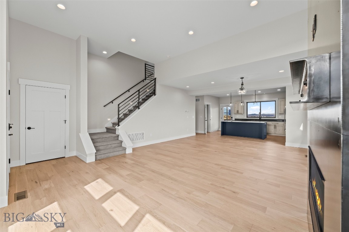 1521 Cambridge Drive Property Photo 3
