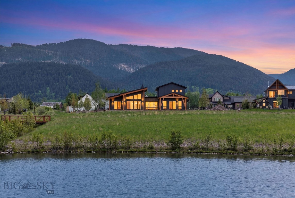 Picture of 678 Clancy Way
