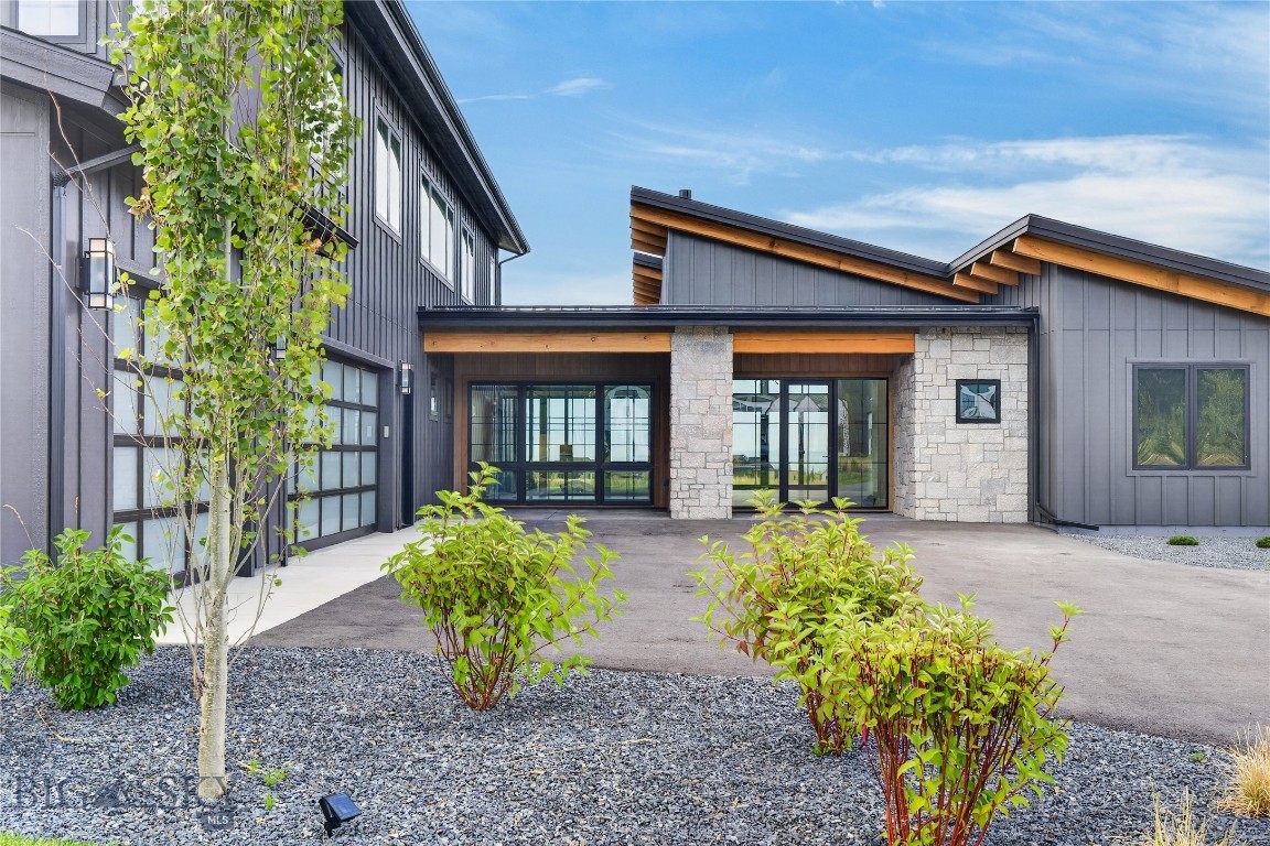 678 Clancy Way Property Image