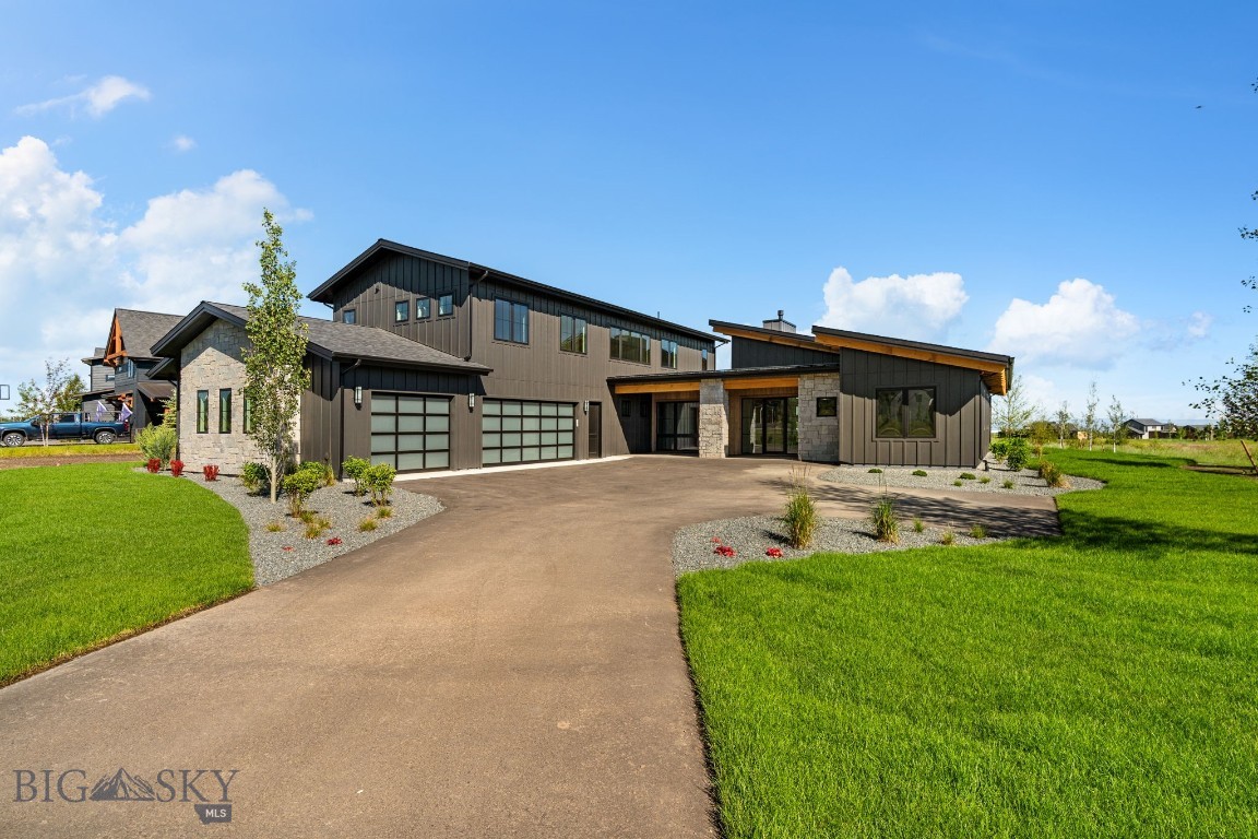 678 Clancy Way Property Photo 3