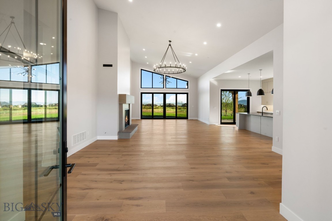 678 Clancy Way Property Photo 4