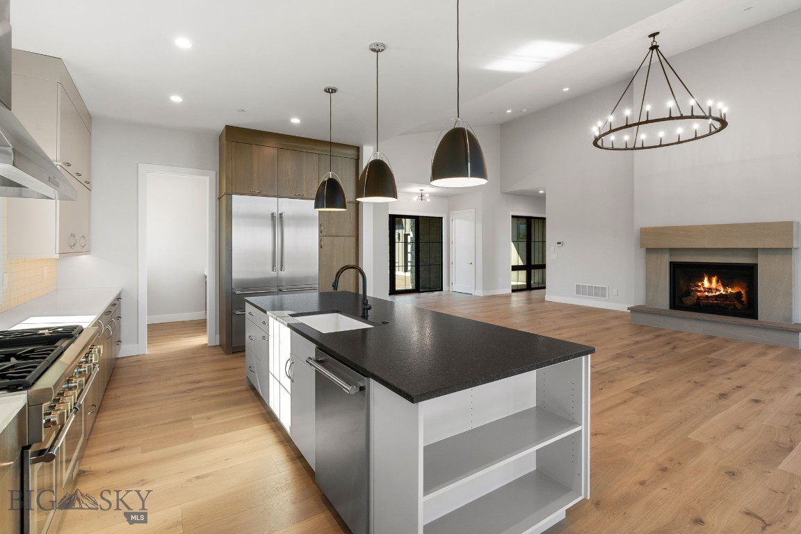 678 Clancy Way Property Photo 10