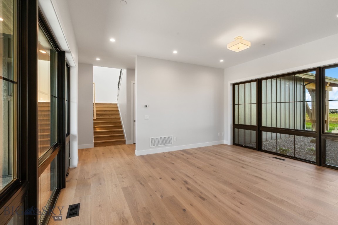 678 Clancy Way Property Photo 14