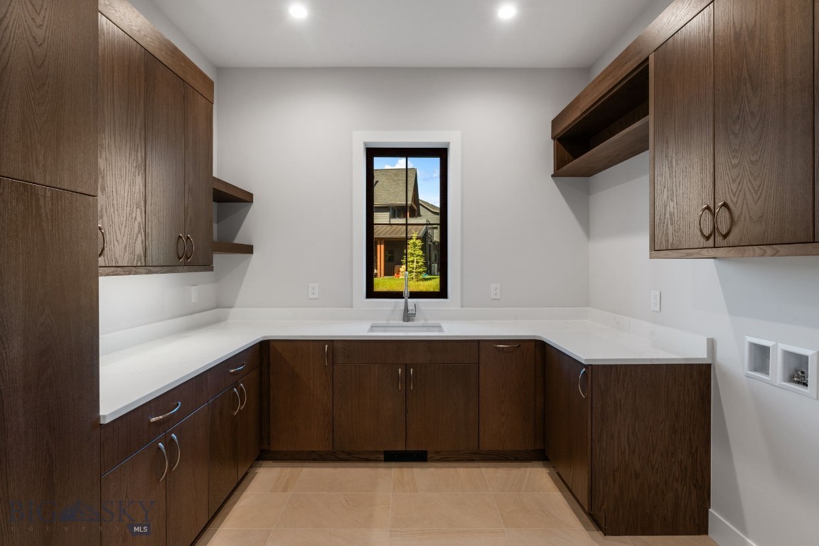 678 Clancy Way Property Photo 15