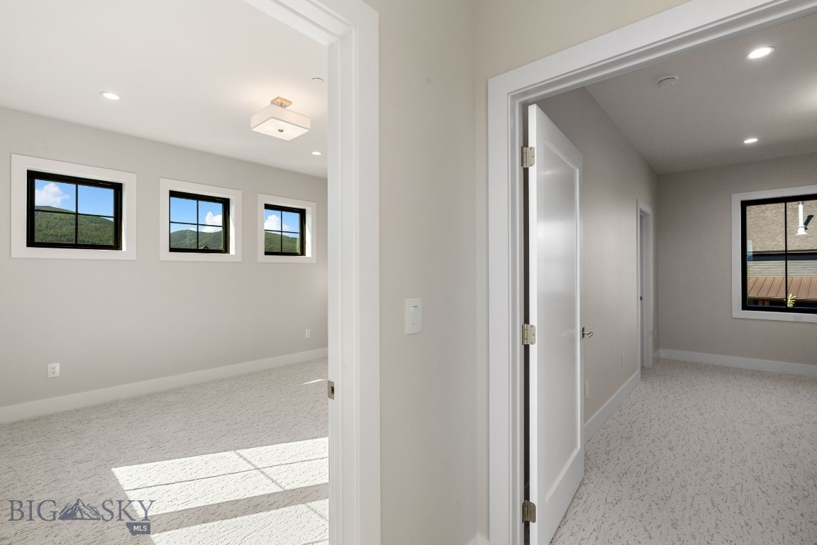 678 Clancy Way Property Photo 28