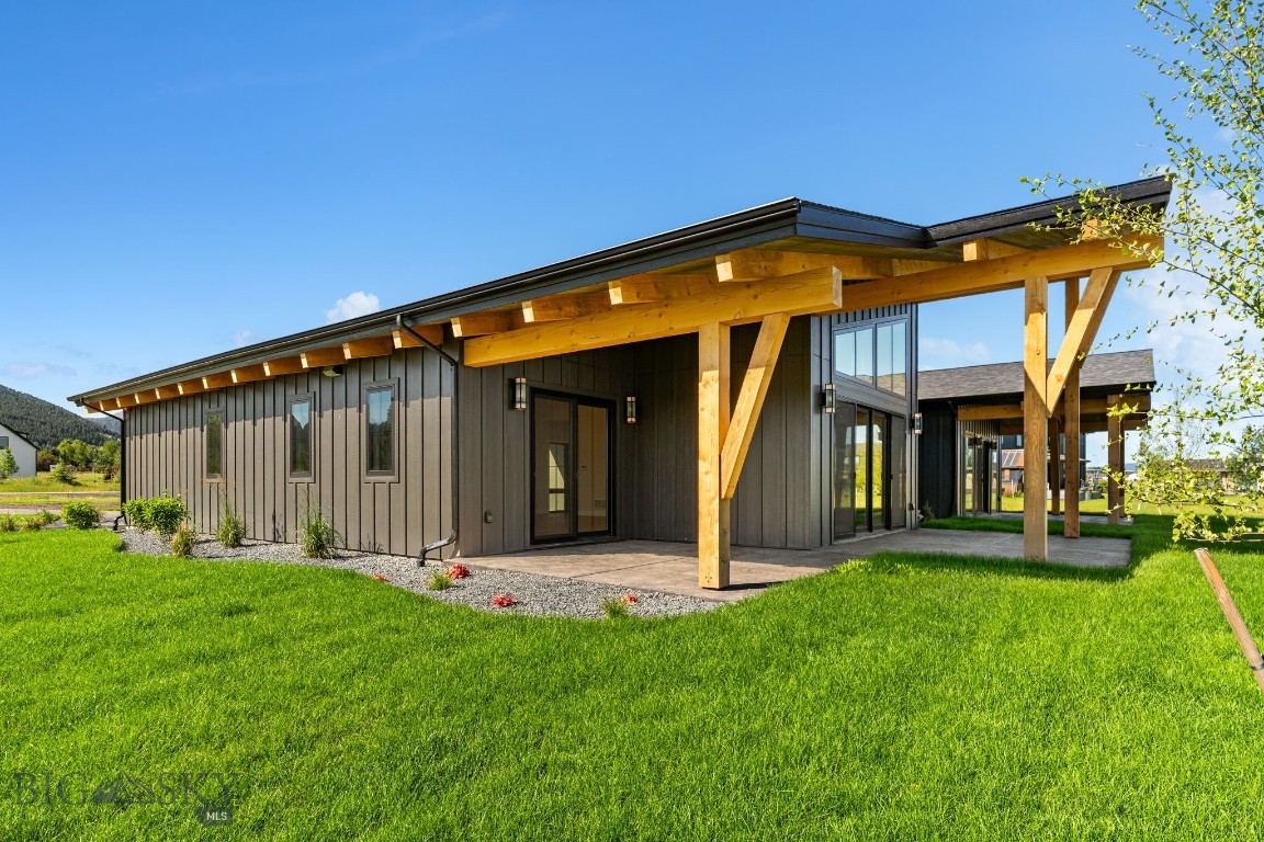 678 Clancy Way Property Photo 49