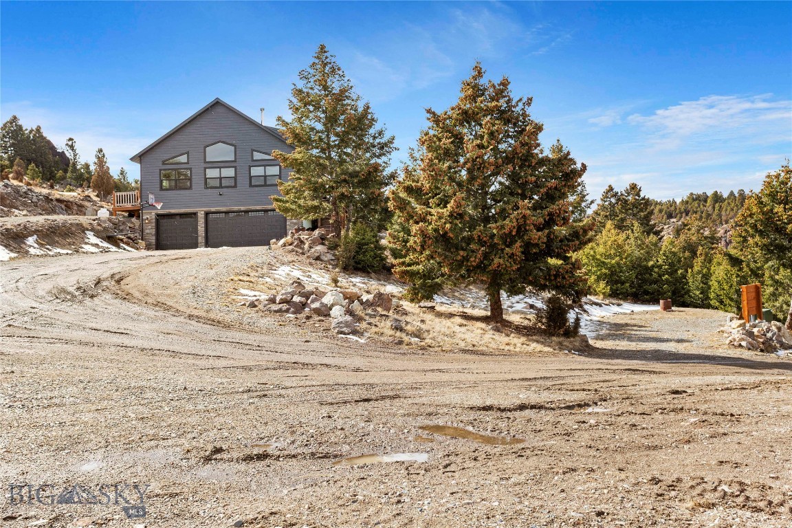 960 Tenderfoot Trail Property Photo 4