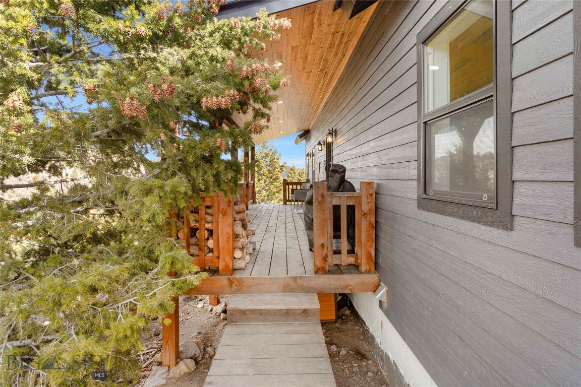 960 Tenderfoot Trail Property Photo 6