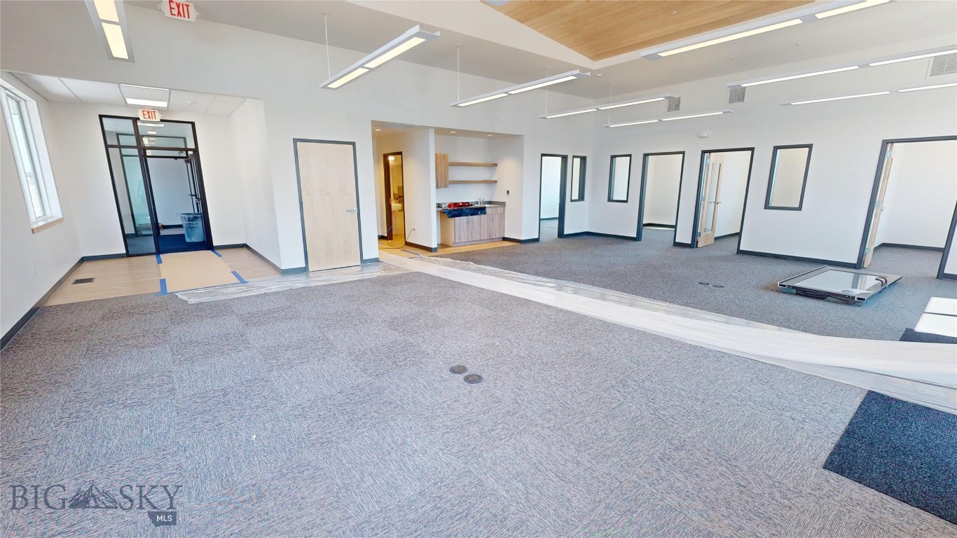 104 Wandering Way B Property Photo 3