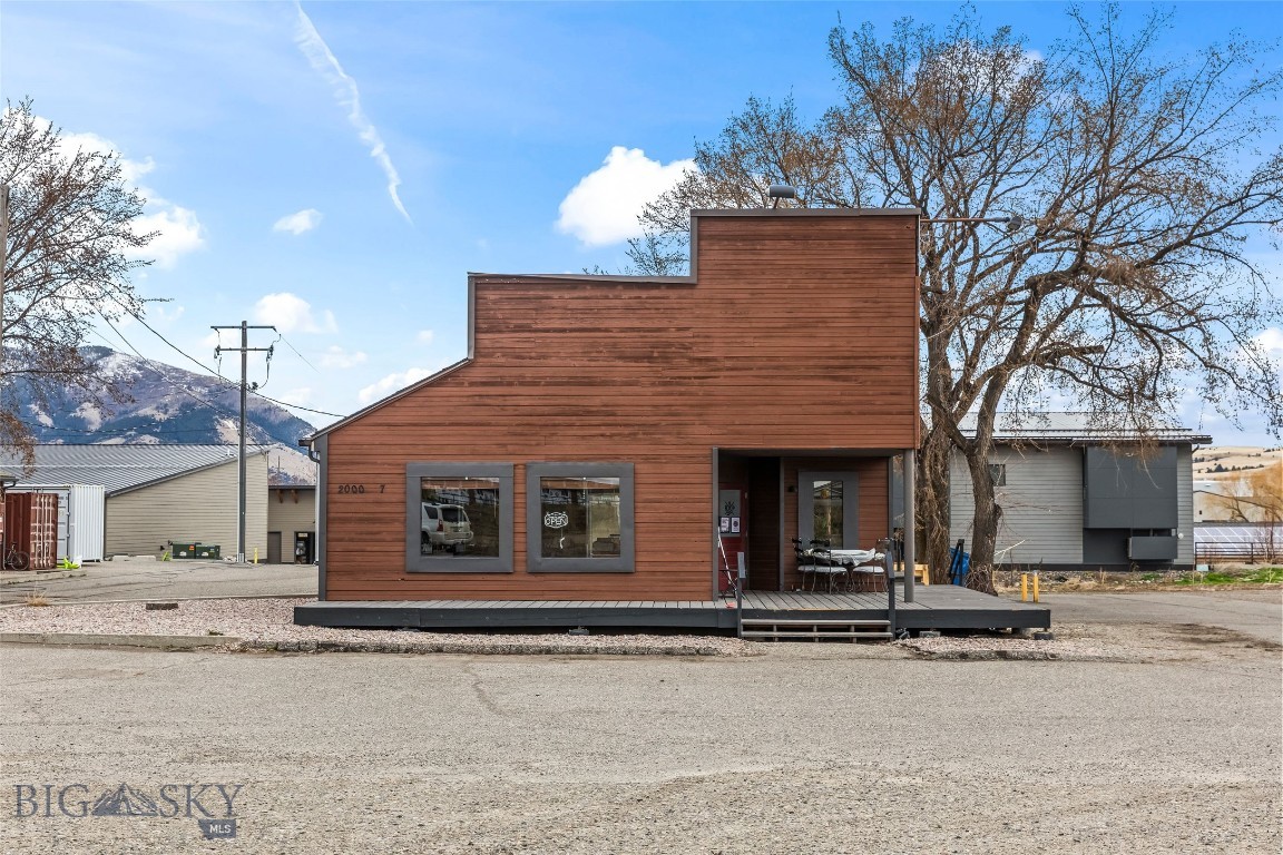 2000 N 7th Avenue Property Photo 2