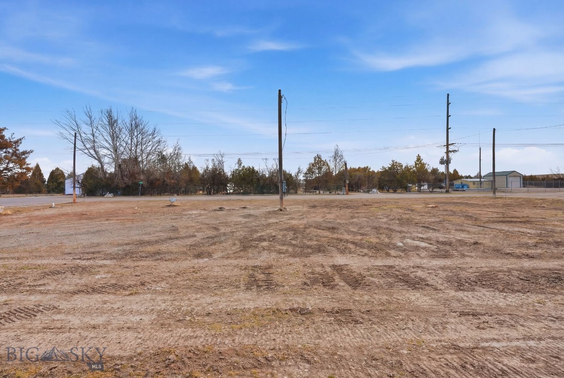 623 E Neal Street Property Photo 15