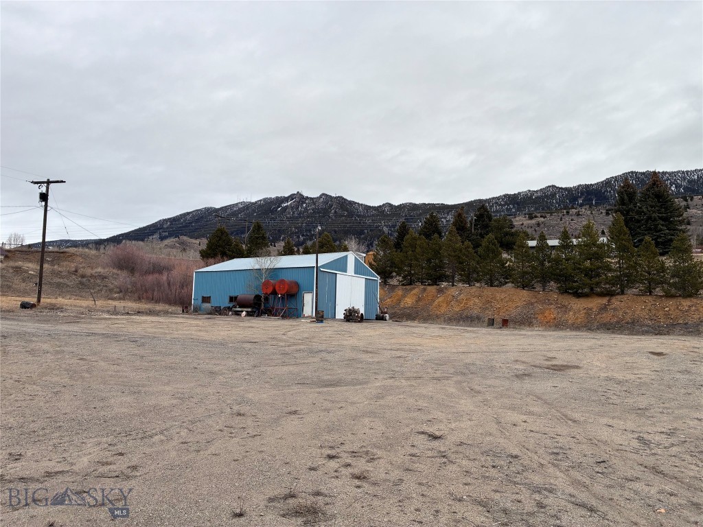 3320 Saddle Rock Road Property Photo 4